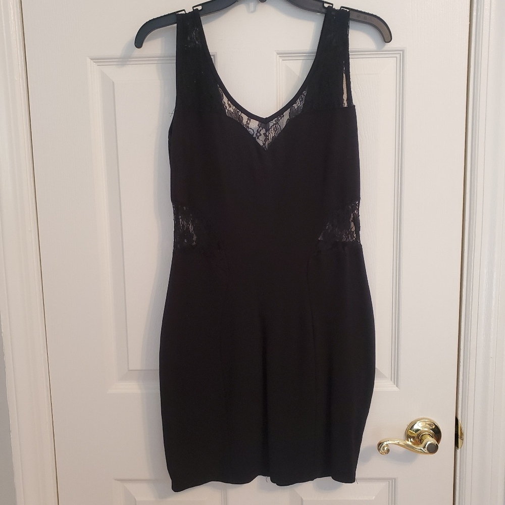 Snap | Little Black Bodycon Lace Dress